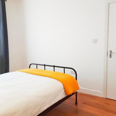 Appartamento Acacia Flat 189 In Wembley Londra Esterno foto