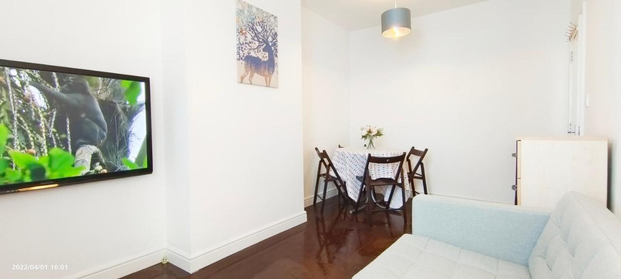 Appartamento Acacia Flat 189 In Wembley Londra Esterno foto